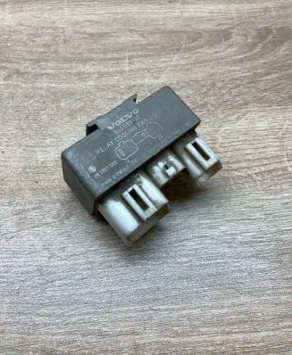 Volvo S40, V40 Coolant fan relay 808999 899995000