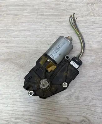 Peugeot 407 Sunroof motor/actuator FR016035 22137185 HW111SW134