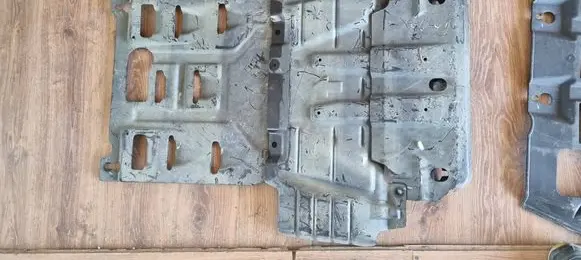 Isuzu D-Max Engine splash shield/under tray 121212