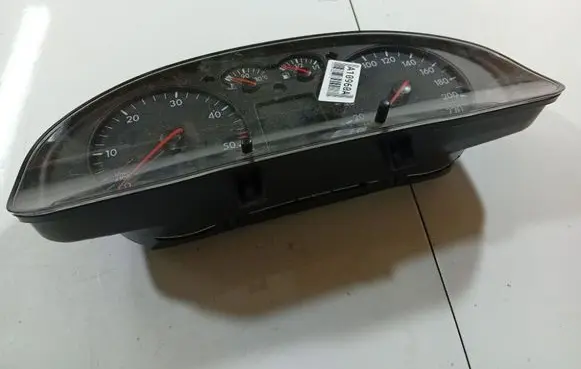 Volkswagen PASSAT B5 Speedometer (instrument cluster) 110038919017