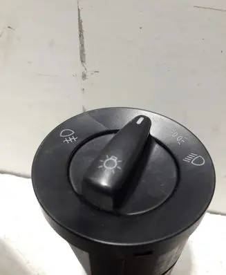 Volkswagen PASSAT B5.5 Light switch