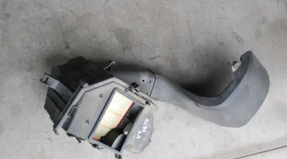 Volvo XC90 Air filter cleaner box bracket assembly 185KM
