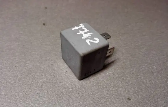 Volkswagen PASSAT B5 Other relay 141951253B 20240072