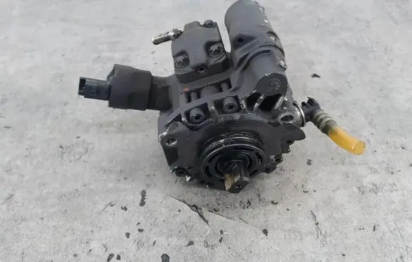 Volvo V50 Fuel injection high pressure pump 9683624080