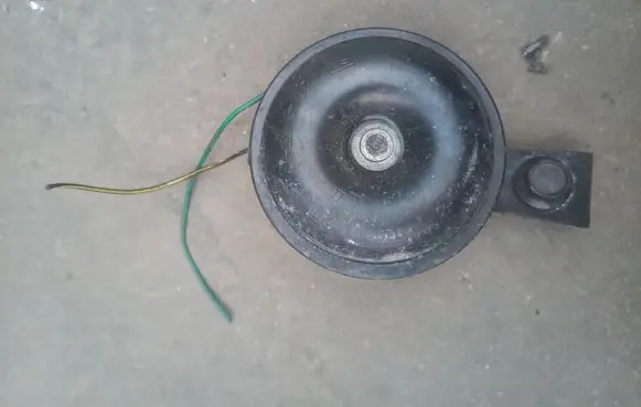 Nissan Leaf I (ZE0) Horn signal