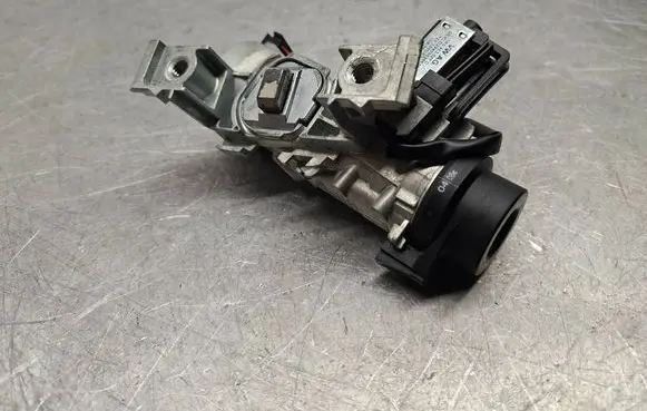 Volkswagen Touran I Ignition lock 1K0905851B 1K0905865