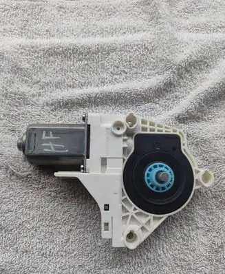 Audi A1 Front door window regulator motor 8K0959802C