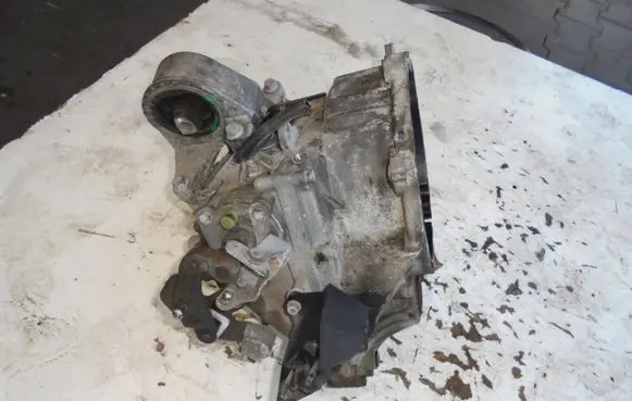 Manual 5 speed gearbox