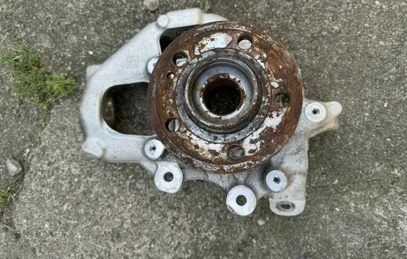 Mercedes-Benz GLS X167 Rear wheel hub spindle/knuckle 16722R