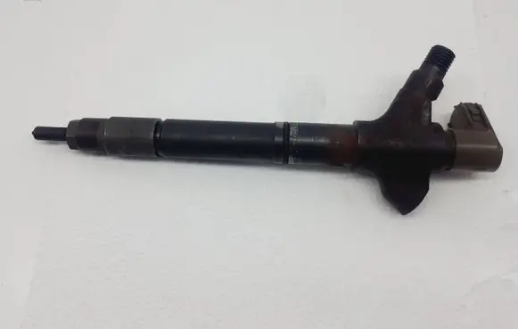 Toyota Avensis T270 Fuel injector 236709R090