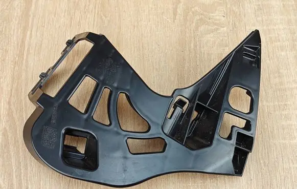 BMW 5 G30 G31 G38 Front bumper mounting bracket 7385348