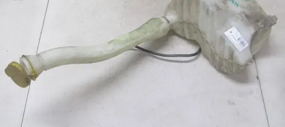 Windshield washer fluid reservoir/tank