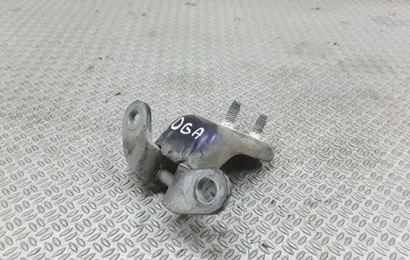 Toyota Hilux (N80, N90, N100, N110) Rear door lower hinge