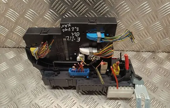 Mercedes-Benz E W212 Fuse module 2129000122 5DK01102389 2129020008