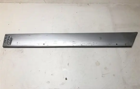 Nissan Primera Rear door trim (molding) 828719F5