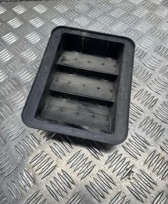 Mitsubishi Outlander Quarter panel pressure vent 360284