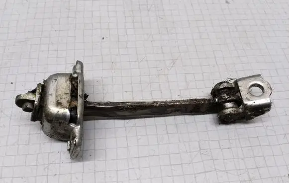Opel Astra G Rear door check strap stopper