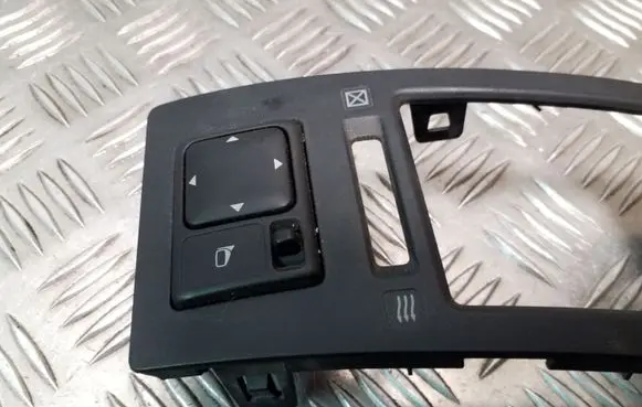 Infiniti FX Wing mirror switch