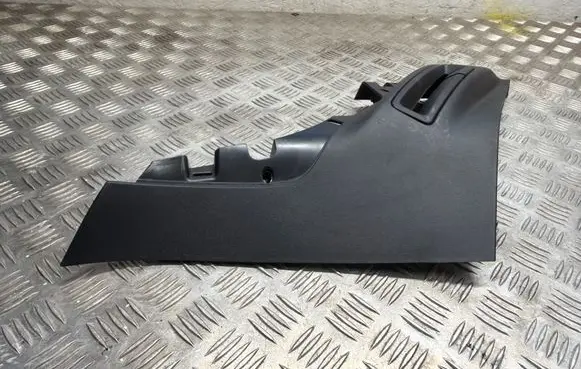 Volvo XC90 (D)pillar trim (top) 31479368