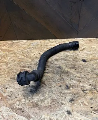 Coolant pipe/hose