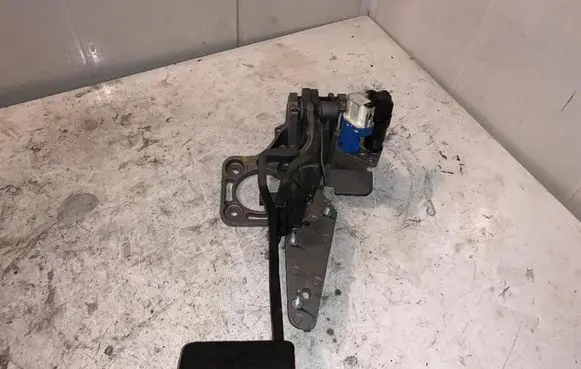 Volvo V70 Brake pedal 31201794