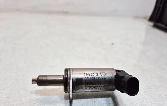 Audi Q5 SQ5 8R Turbo solenoid valve 06H103697B