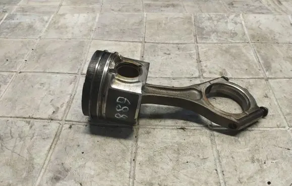 Subaru Forester SH Piston with connecting rod