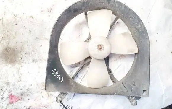 Radiator cooling fan shroud