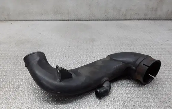 Opel Zafira B Air intake duct part 55561910