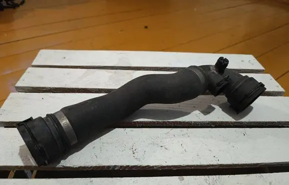 BMW 3 E46 Engine coolant pipe/hose 1436375 1436358