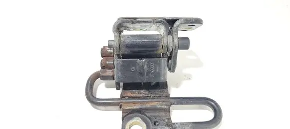 Audi A6 S6 C6 4F Front door lower hinge 8E0831412B