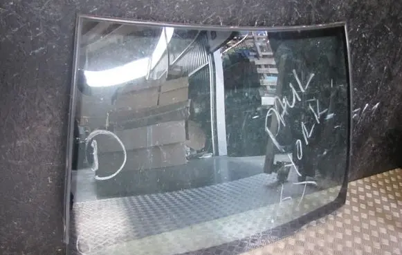 Toyota Yaris Front windscreen/windshield window 