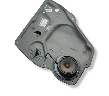 Rear door manual window regulator