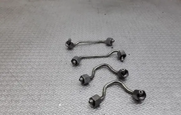 BMW 5 E60 E61 Fuel injector supply line/pipe 