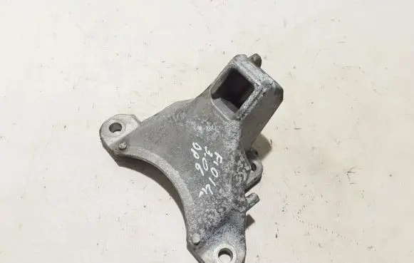 BMW 5 F10 F11 Engine mounting bracket 6781228