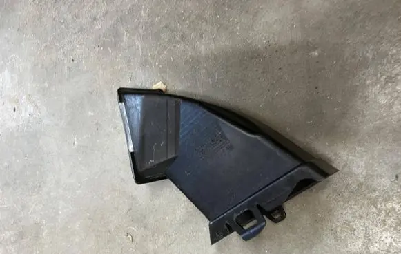 BMW M5 F90 Wiper trim 61667357247 7357247