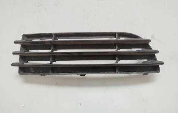 Mitsubishi Colt Front bumper lower grill MN105194