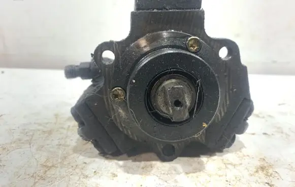 Mercedes-Benz C W202 Fuel injection high pressure pump A6110700501 0445010008 A0164949930