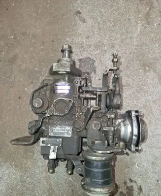 Mitsubishi Pajero Fuel injection high pressure pump 104640818