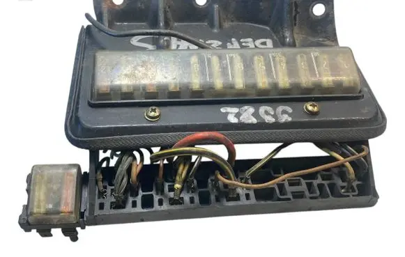 Volkswagen Transporter - Caravelle T5 Fuse module 111937505M