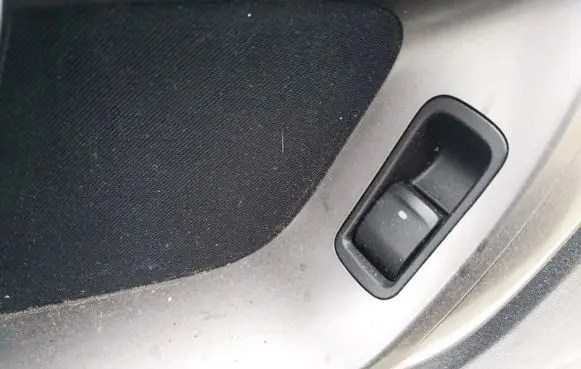 Subaru Legacy Electric window control switch