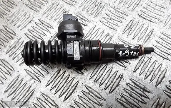 Audi A4 S4 B6 8E 8H Fuel injector 038130073aj