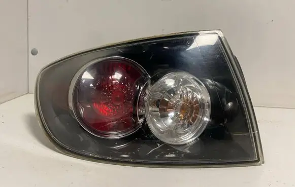 Mazda 3 I Rear/tail lights E1312316 11B1028