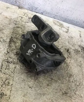 Volkswagen Touran II Engine mount bracket 1k0199262
