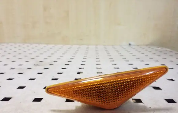 Ford Mondeo Mk III Front fender indicator light 1S7113K309AD