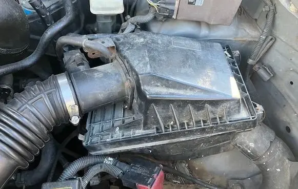 Nissan X-Trail T30 Air filter box 
