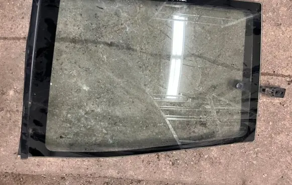 Nissan Terrano Rear side window