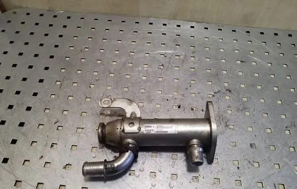 Ford Kuga I EGR valve cooler 993062H 8653691