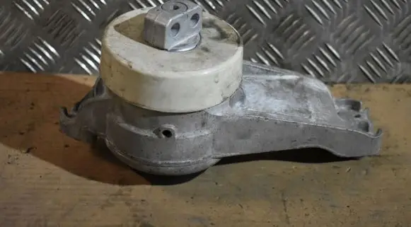 Mercedes-Benz C W206 Engine mount vacuum valve A206240040155595