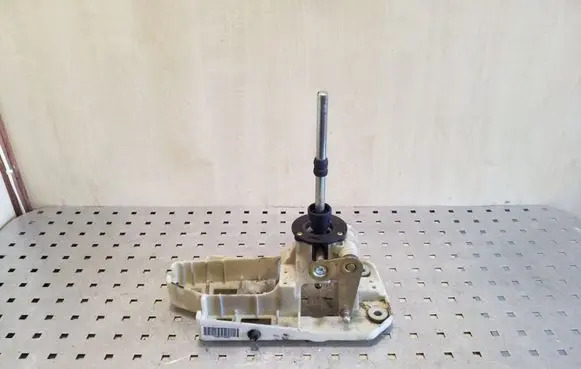 Volvo S60 Gear shifter/selector 8028100061